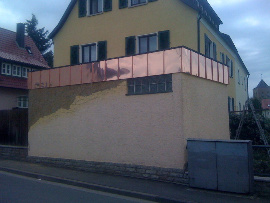 Kupfer-Attikaverkleidung – Ansicht 2 – Referenzfoto von Schönstein Bedachungen