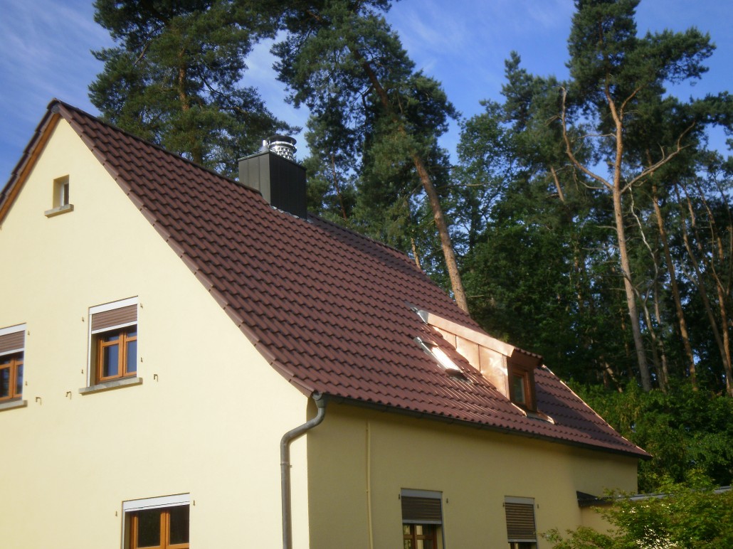Steildach eines Wohnhauses mit Dachflächenfenstern – Referenzfoto von Schönstein Bedachungen